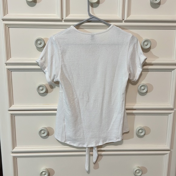 Francesca’s white v-neck - Picture 2 of 3